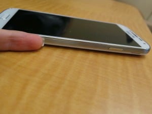 El teléfono Samsung Galaxy S4 es muy delgado