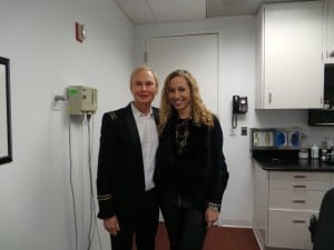 Dr Frederic Brandt y Jeannette Kaplun en su oficina