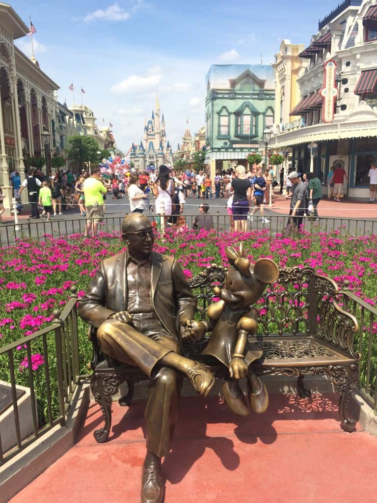 Roy Disney y Minnie Mouse en Magic Kingdom