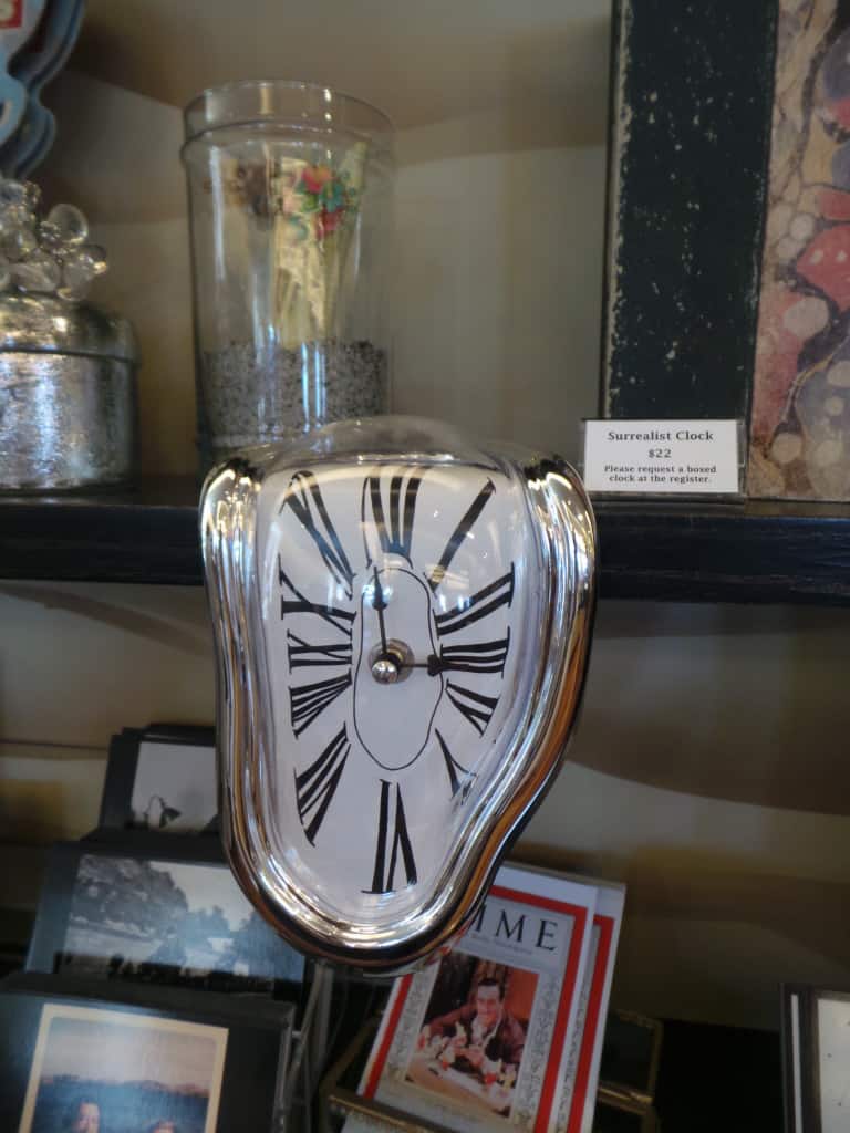 Reloj de Dali en tienda del museo de Walt Disney