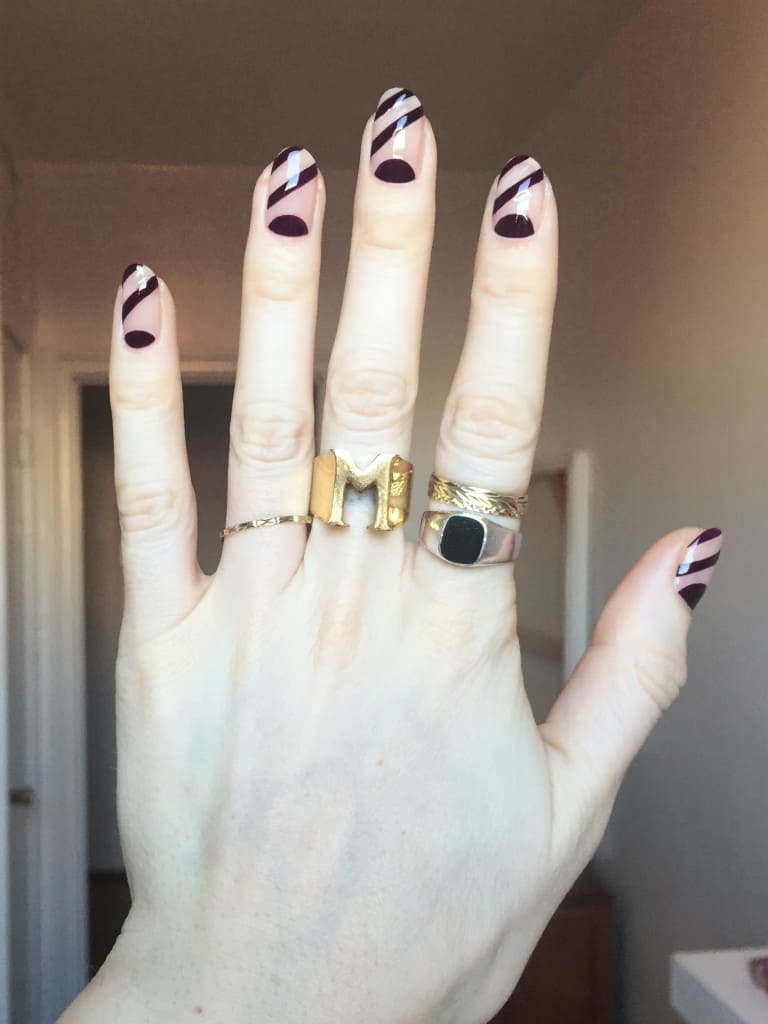 Esmalte de uñas Sally hansen en beige y negro en desfile de Stella McCartney