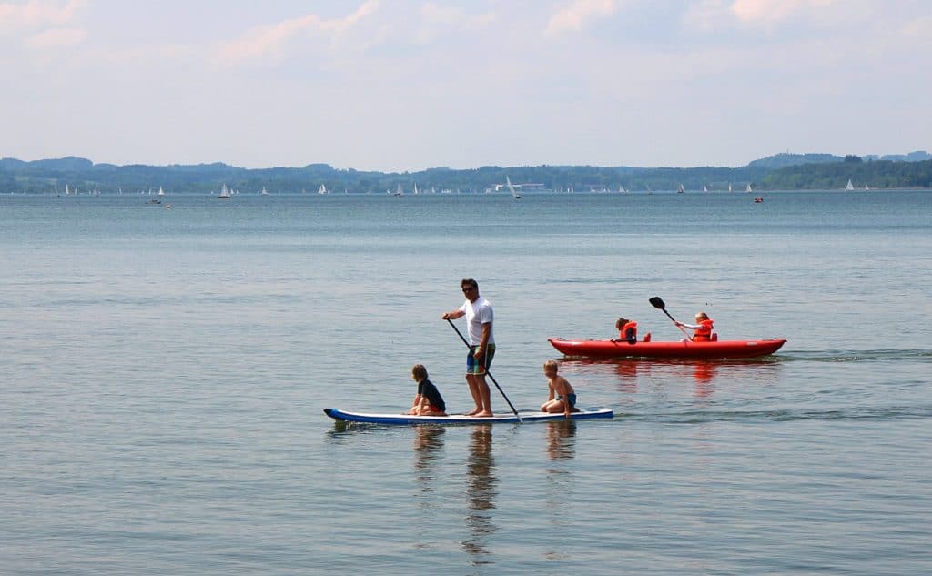 El paddle surf es un deporte de verano ideal para toda la familia