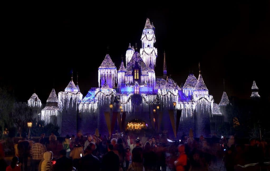 Celebra las fiestas y la navidad en Disneyland