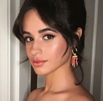 Camila Cabello maquillaje Latin Grammy