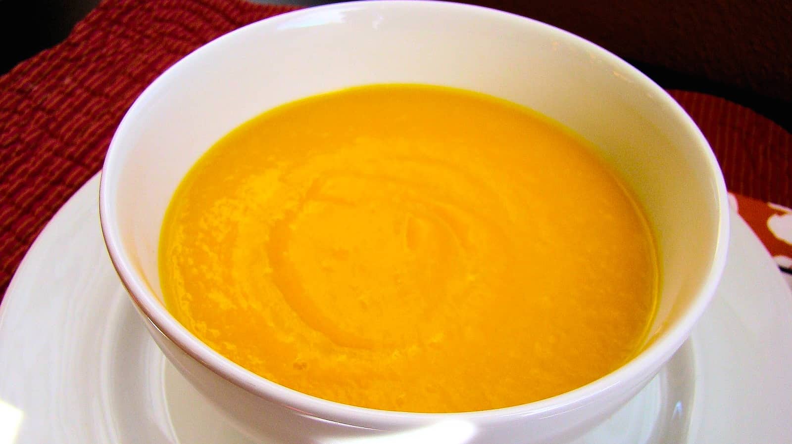 Receta: cómo preparar sopa de calabaza (VIDEO)