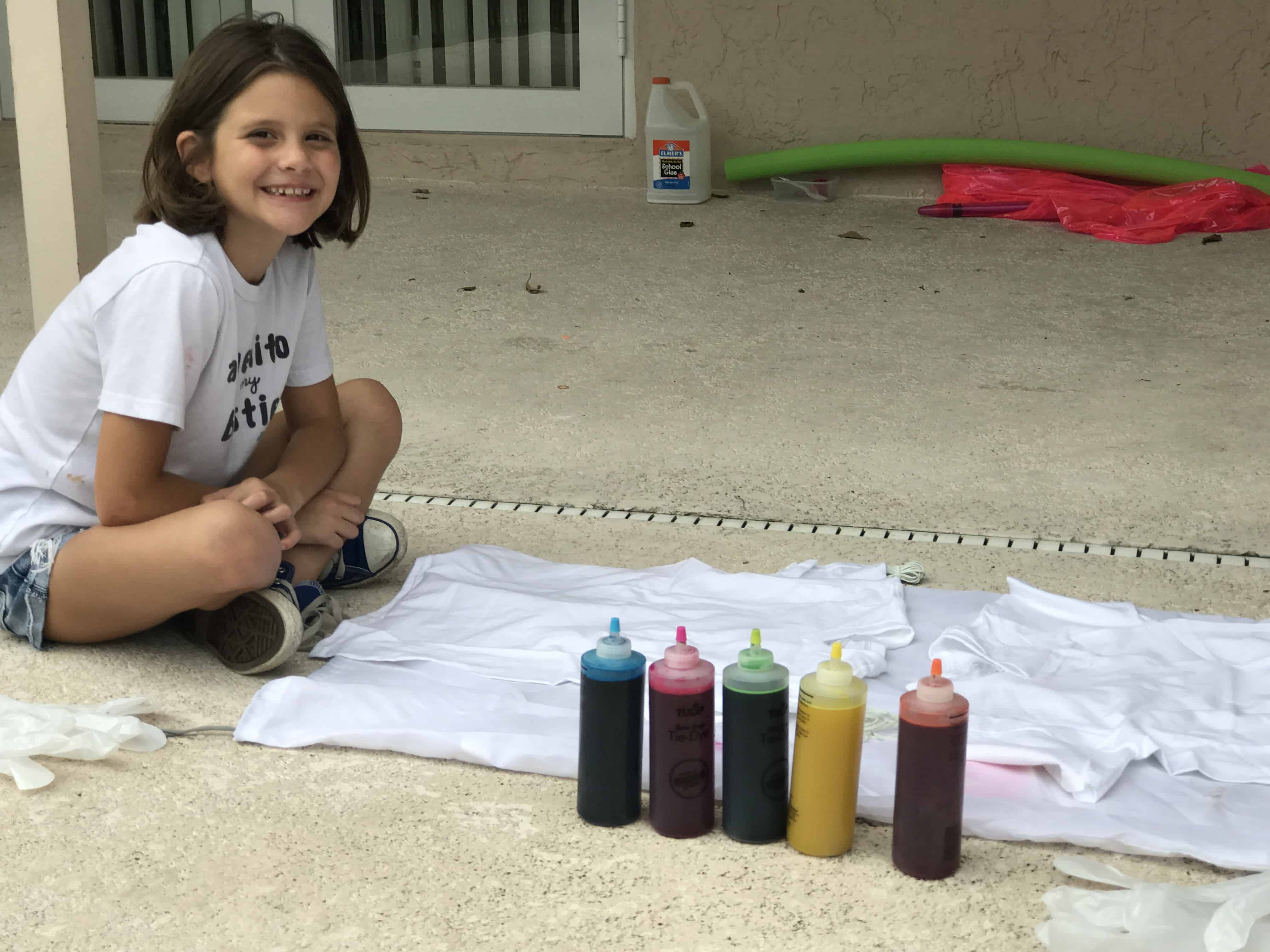 Planta chocar Ondular Manualidades para niños: Cómo hacer una camiseta teñida estilo Tie Dye /  Hispana Global