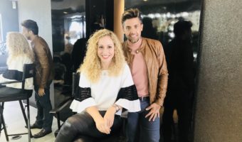 Gabriel Samra y Jeannette Kaplun dan consejos para cabello rizado