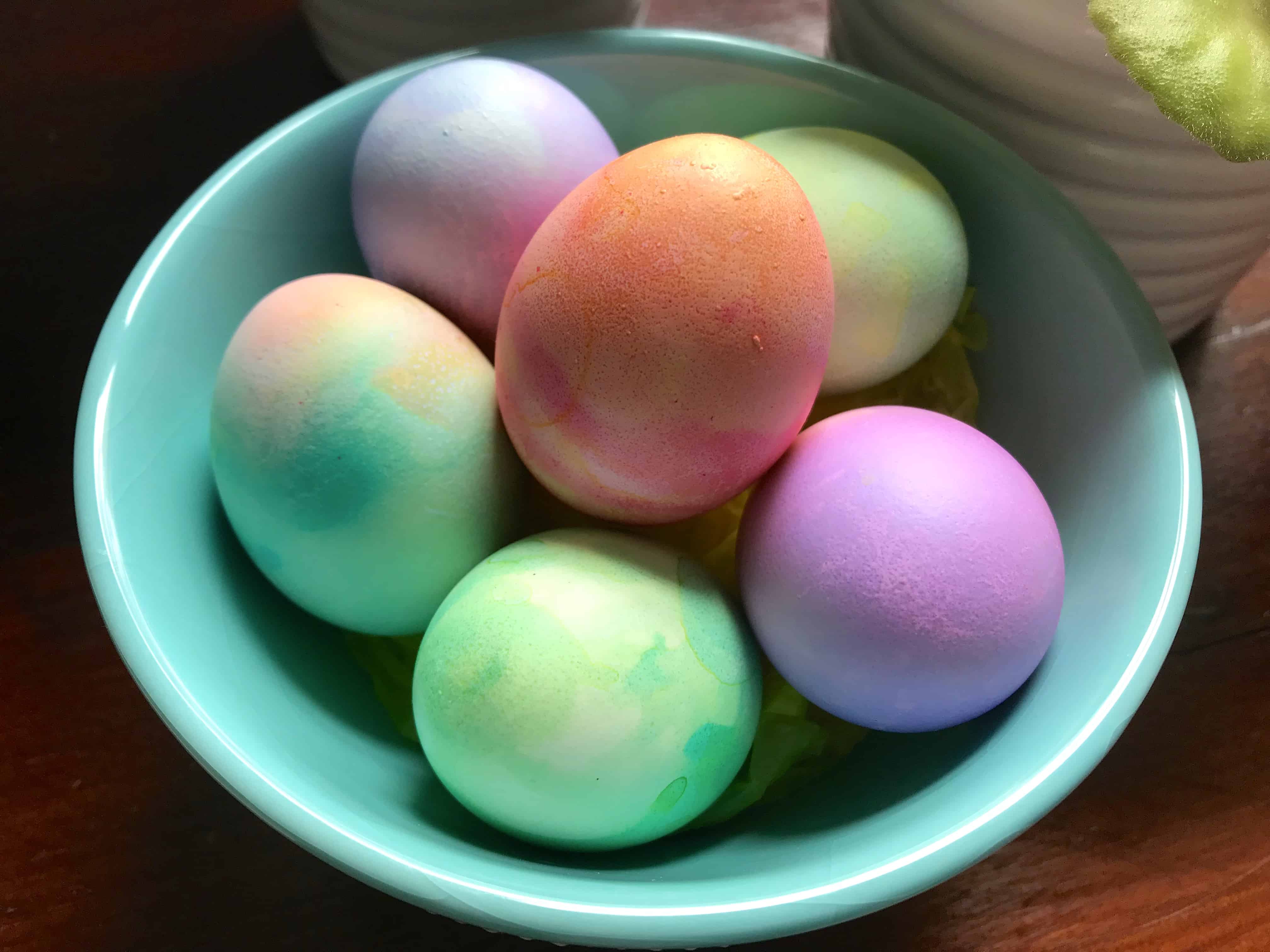 Cómo hacer huevos de Pascua de “acuarela”
