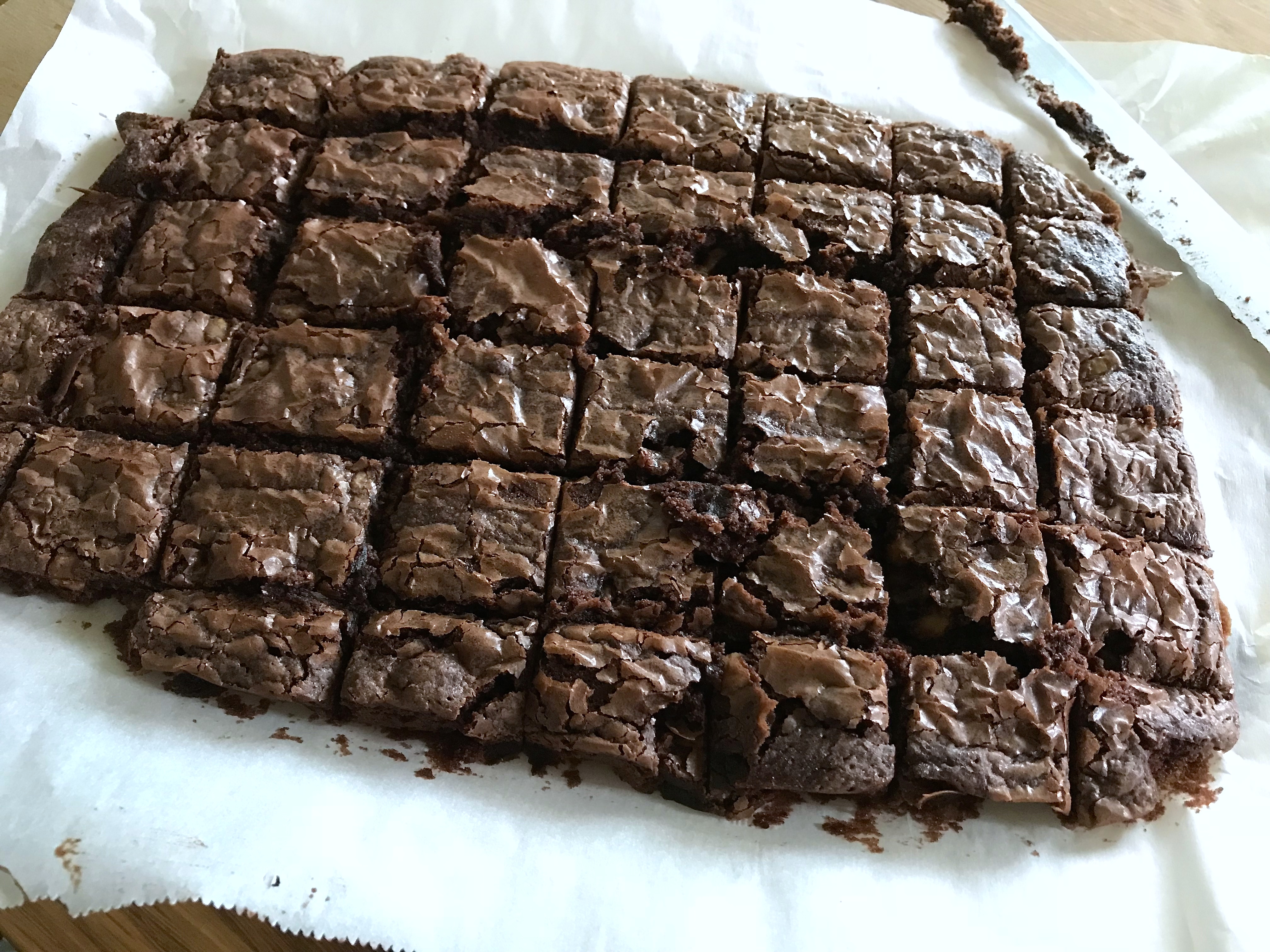 La receta más fácil (¡y deliciosa!) de brownies con nueces - Hispana Global