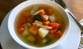 Esta receta de sopa de pollo es la mejor y mucho más fácil de lo que crees. Aprende a prepararla paso a paso.