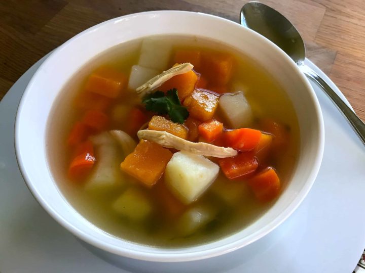 caldo de pollo con verduras