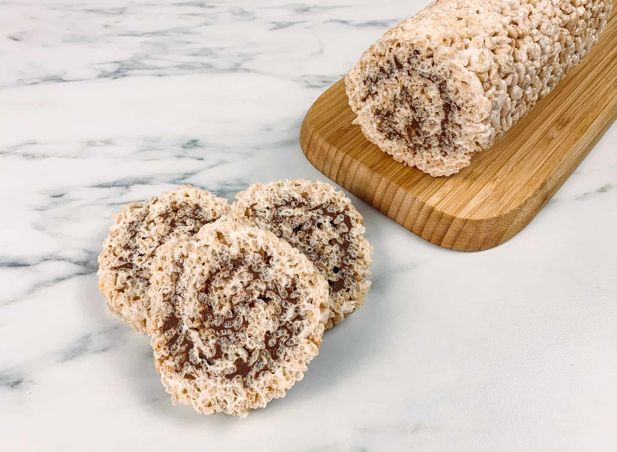 Postre sin gluten: rollo de Rice Krispies con chocolate
