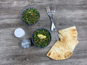 Esta receta de tabulé o tabbouleh es fácil de preparar e ideal para compañar con pan pita.