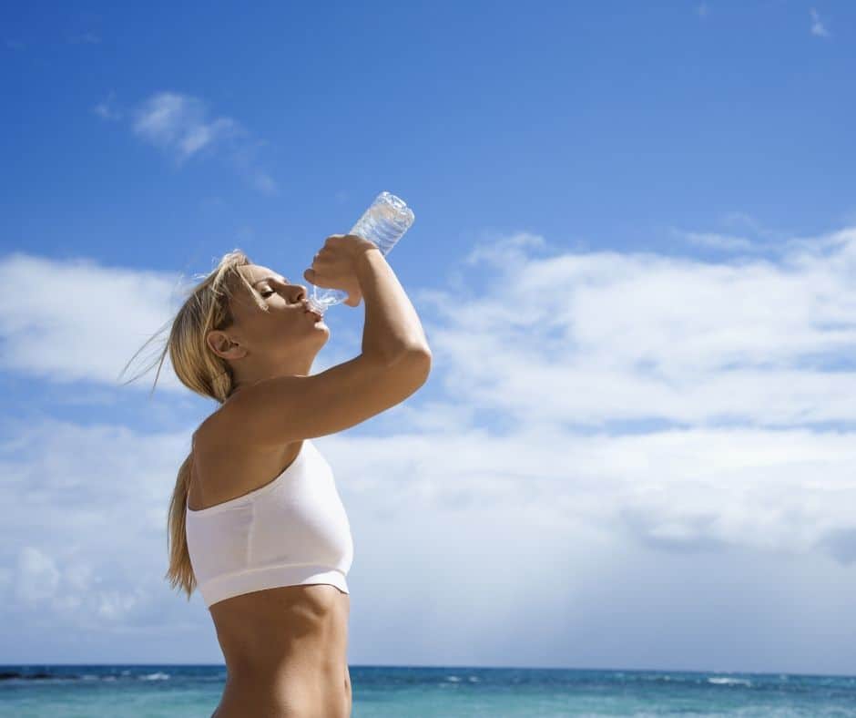 Consejos importantes para prevenir la deshidratación e insolación
