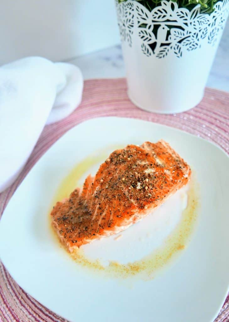 Esta riquísima receta de salmón a la mantequilla es muy fácil de preparar y le encantará a todos. Además es excelente fuente de proteína y omega 3.