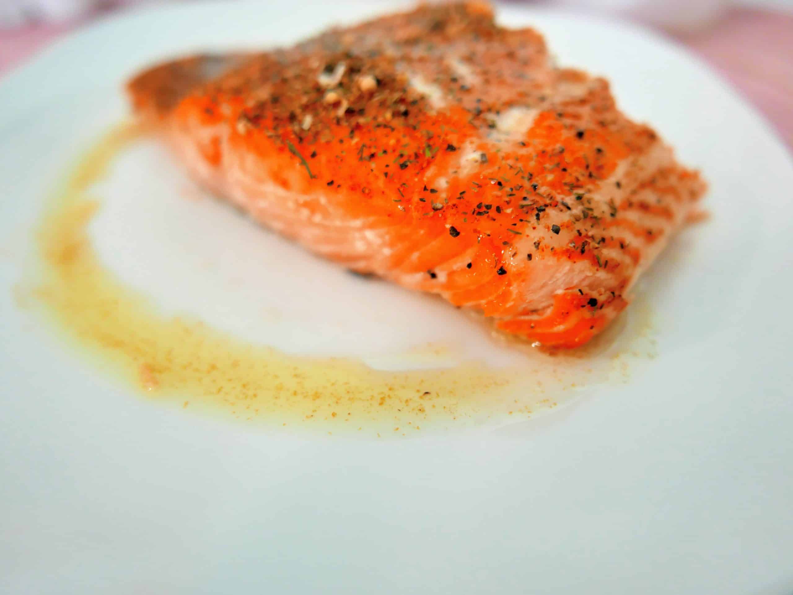 Deleita a todos con esta receta fácil de salmón a la mantequilla - Hispana  Global