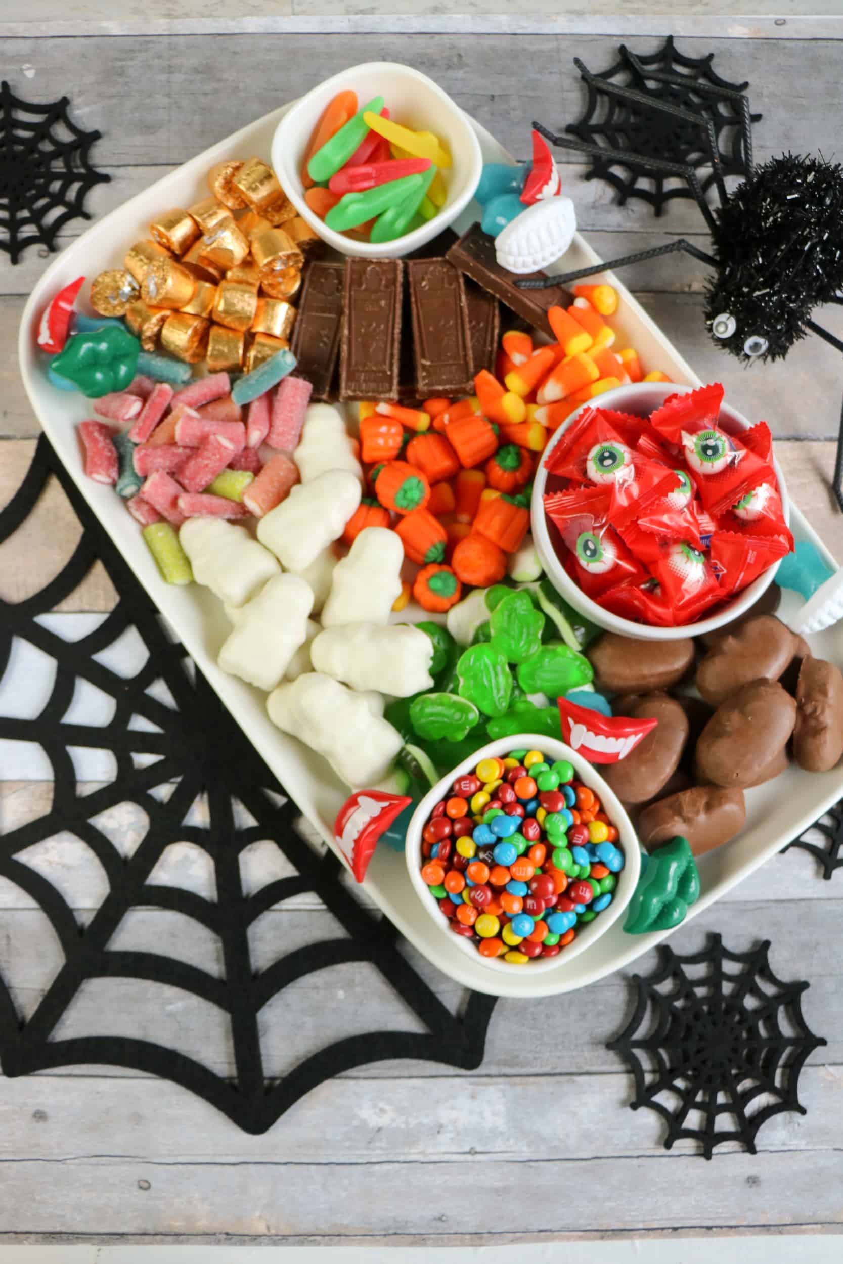 yo Alegre función Cómo hacer una tabla de dulces para Halloween - Hispana Global