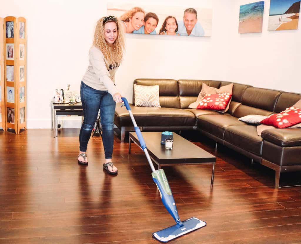 Simplifica la hora de limpiar tu hogar con estos trucos de limpieza para madres ocupadas y así facilita el proceso.