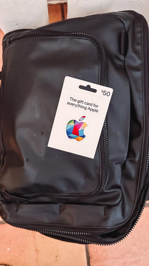 Mochila con Apple Gift Card de regalo