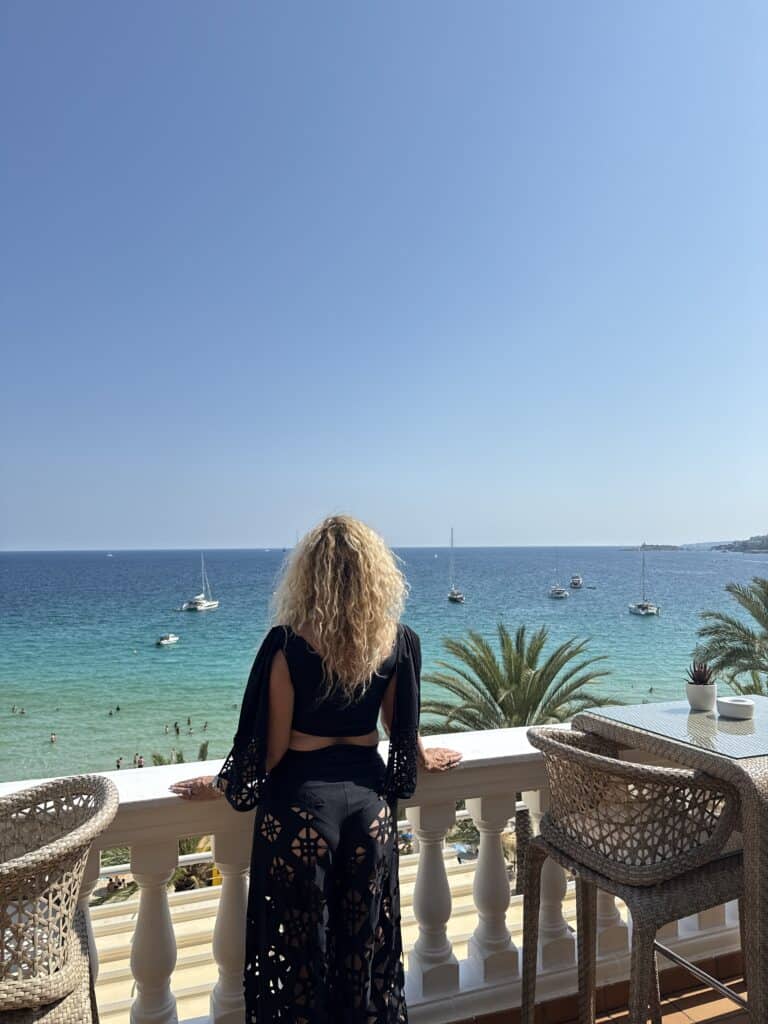 Descubre los mejores consejos para viajar a Mallorca y aprovecha al máximo tu visita a esta isla paradisíaca del Mediterráneo. Tips de transporte, alojamiento, restaurantes y más.